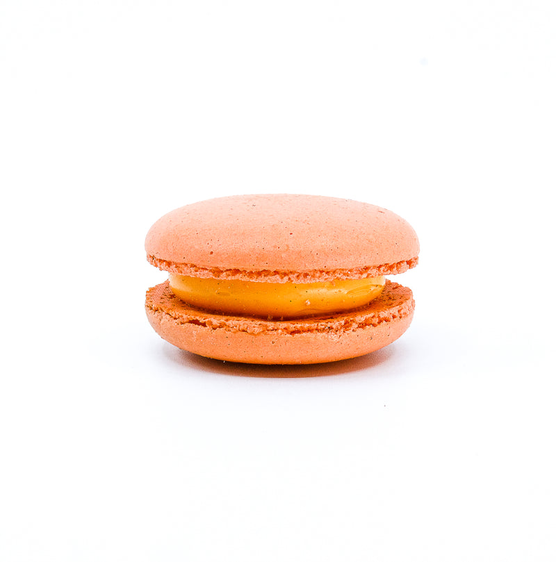 Peach flavoured round macaron 