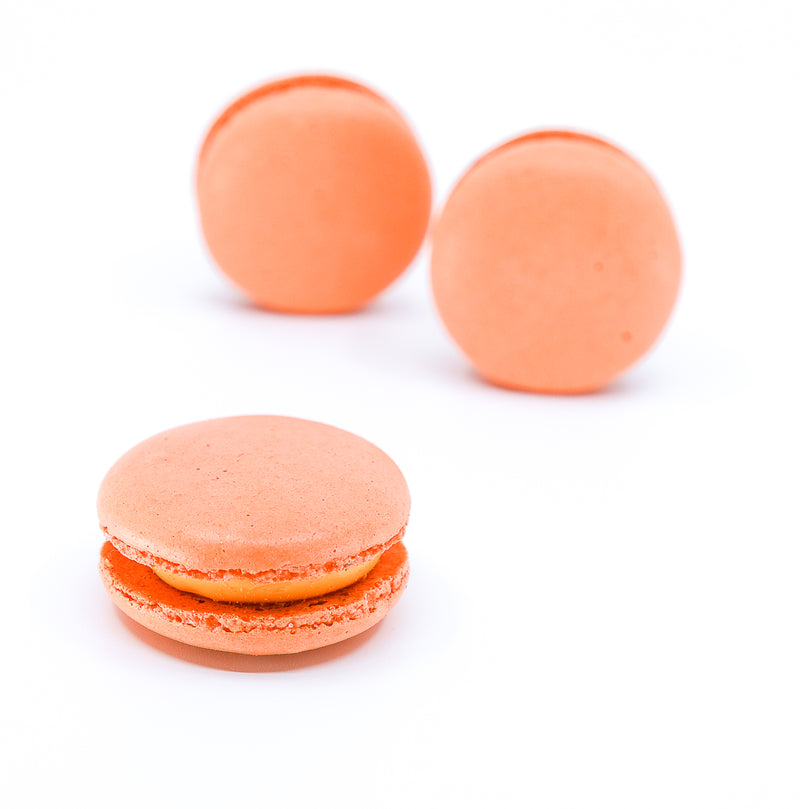 Peach flavoured round macaron 