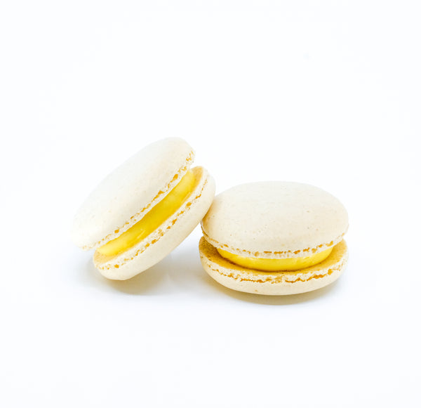 White round macaron. Vanilla flavour 