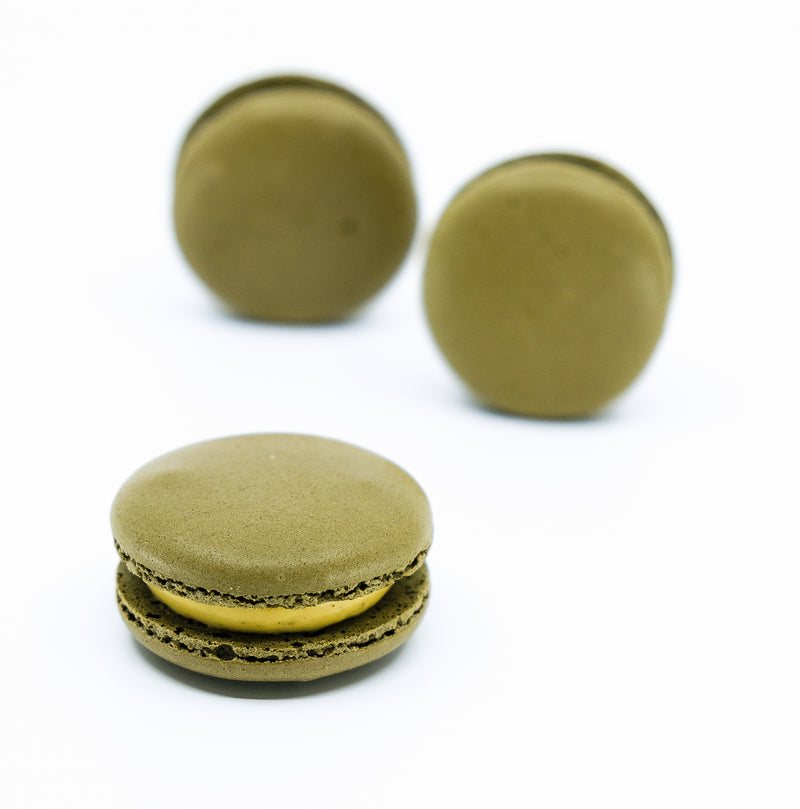 Roasted green tea macaron. Round macaron 