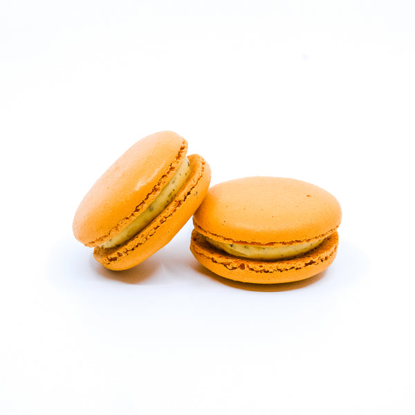 Thai milk tea round macaron